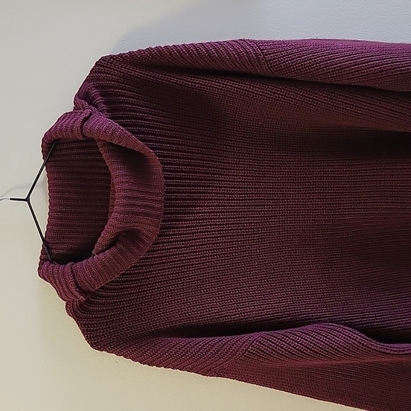 𝅺LORD & TAYLOR Burgundy Sweather US S - Picture 3 of 8